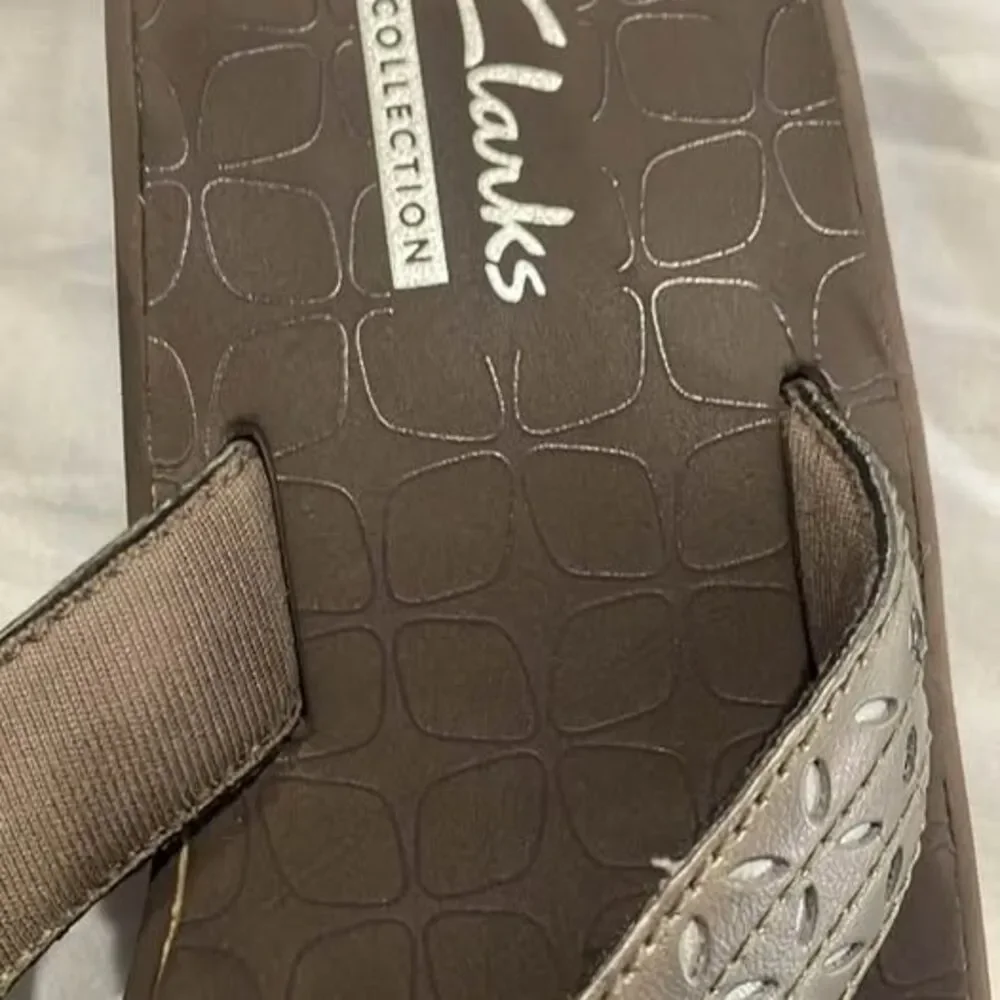 Shoes women’s size Us6M Clarks Collection Brown Flip Flop Sandals